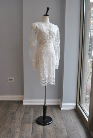 WHITE LACE COCKTAIL DRESS