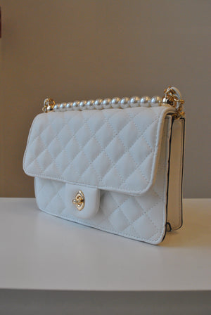 WHITE GUILTED SMALL CROSSBODY BAG WITH PEARLS