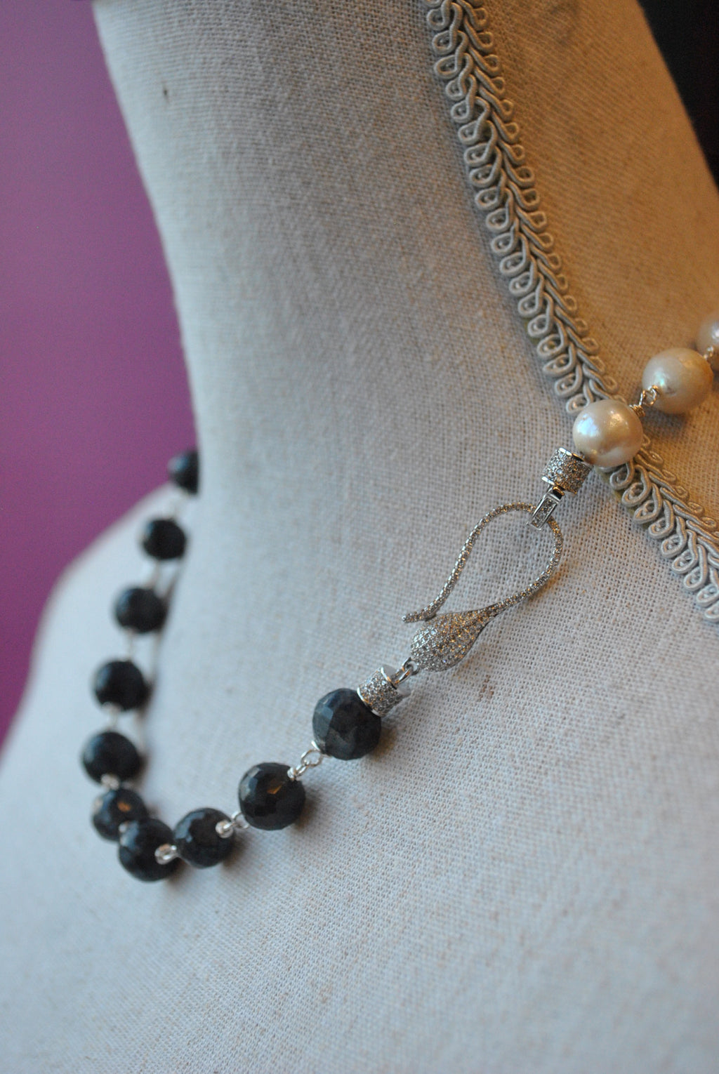 LABRADORITE AND WHITE FRESHWATER PEARLS ASYMMETRIC SIMPLE NECKLACE