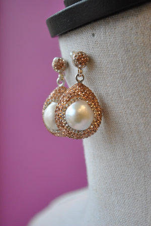 WHITE FRESHWATER PEARLS AND CHAMPAIGN SWAROVSKI CRYSTALS ELEGANT EARRINGS