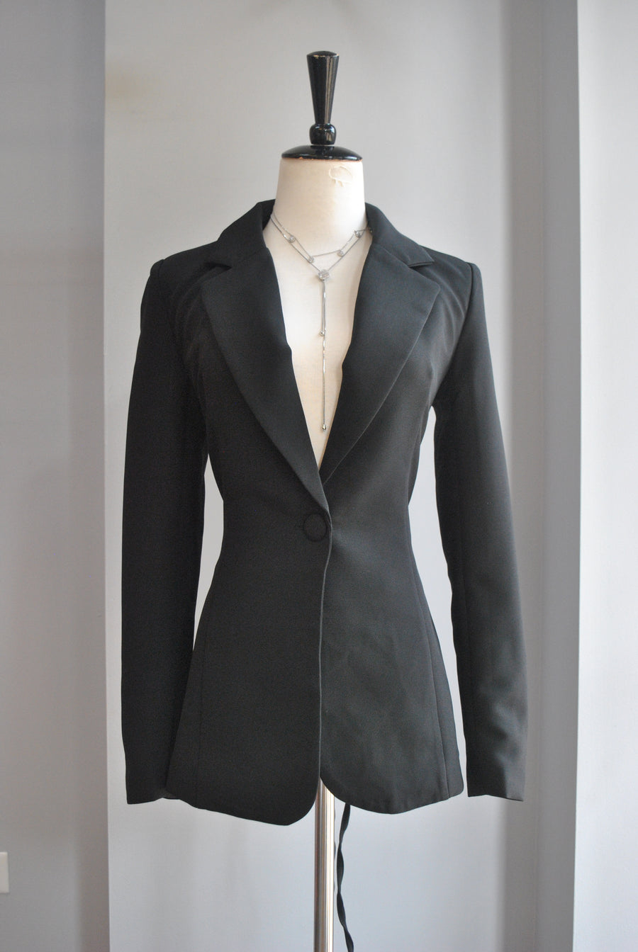 BLACK SIMPLE BLAZER WITH OPEN TIE BACK – Le Obsession Boutique