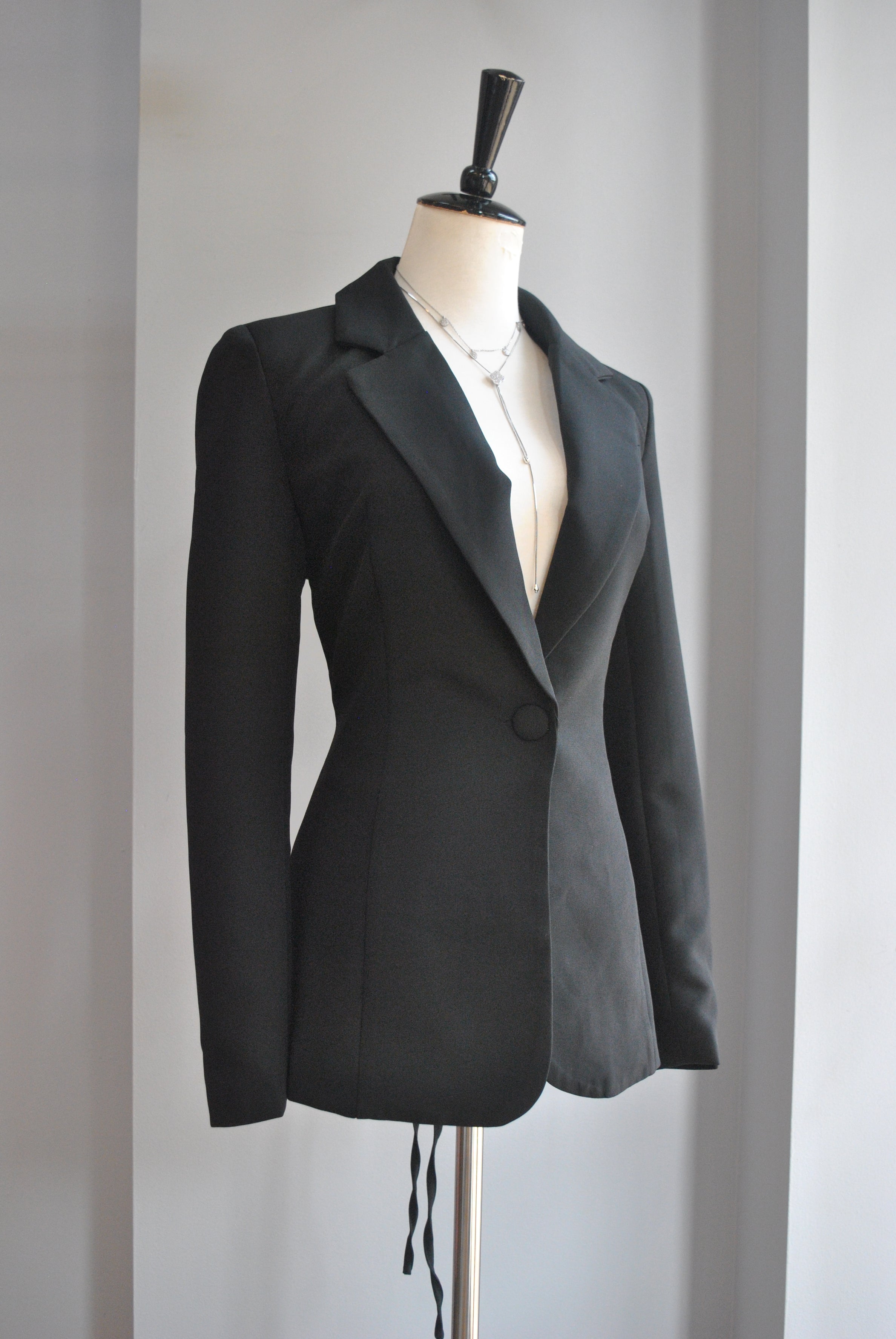 BLACK SIMPLE BLAZER WITH OPEN TIE BACK – Le Obsession Boutique