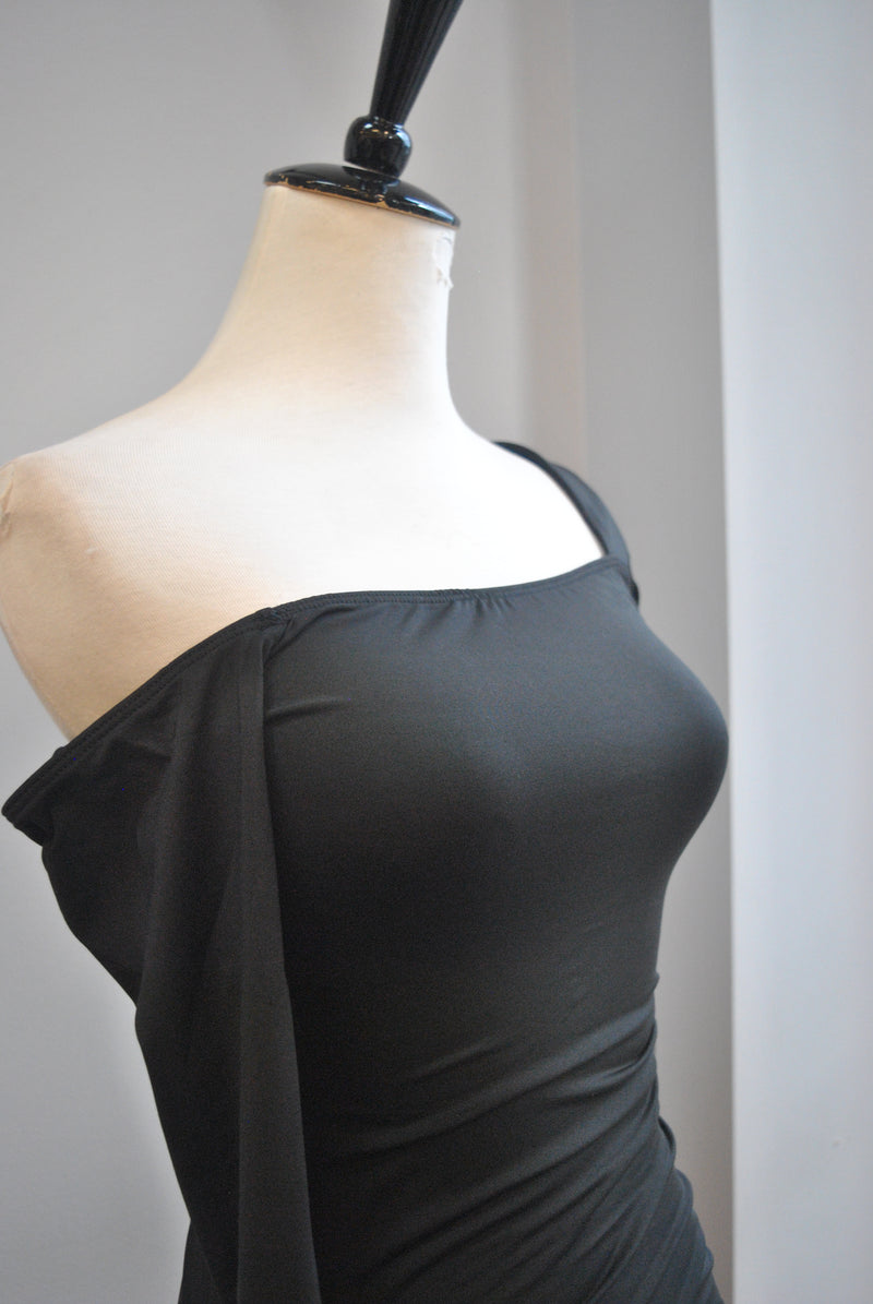 LITTLE BLACK ASYMMETRIC DRESS WITH SIDE RUSHING