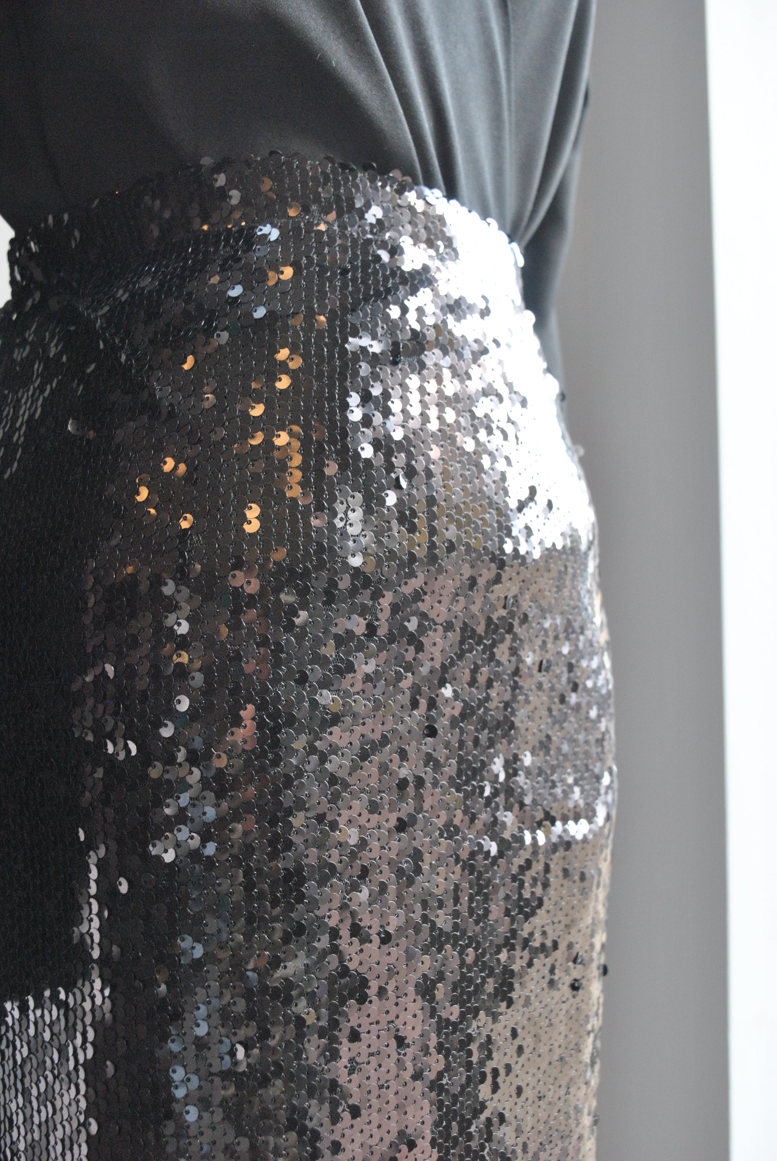 BLACK SEQUIN MIDI SKIRT – Le Obsession Boutique