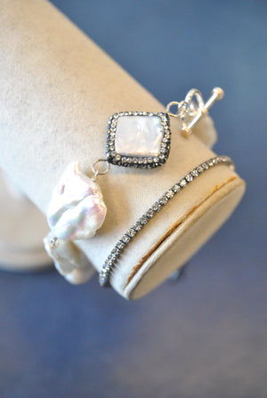 WHITE FRESHWATER PEARLS SWAROVSKI CRYSTALS AND SILVER BRACELET