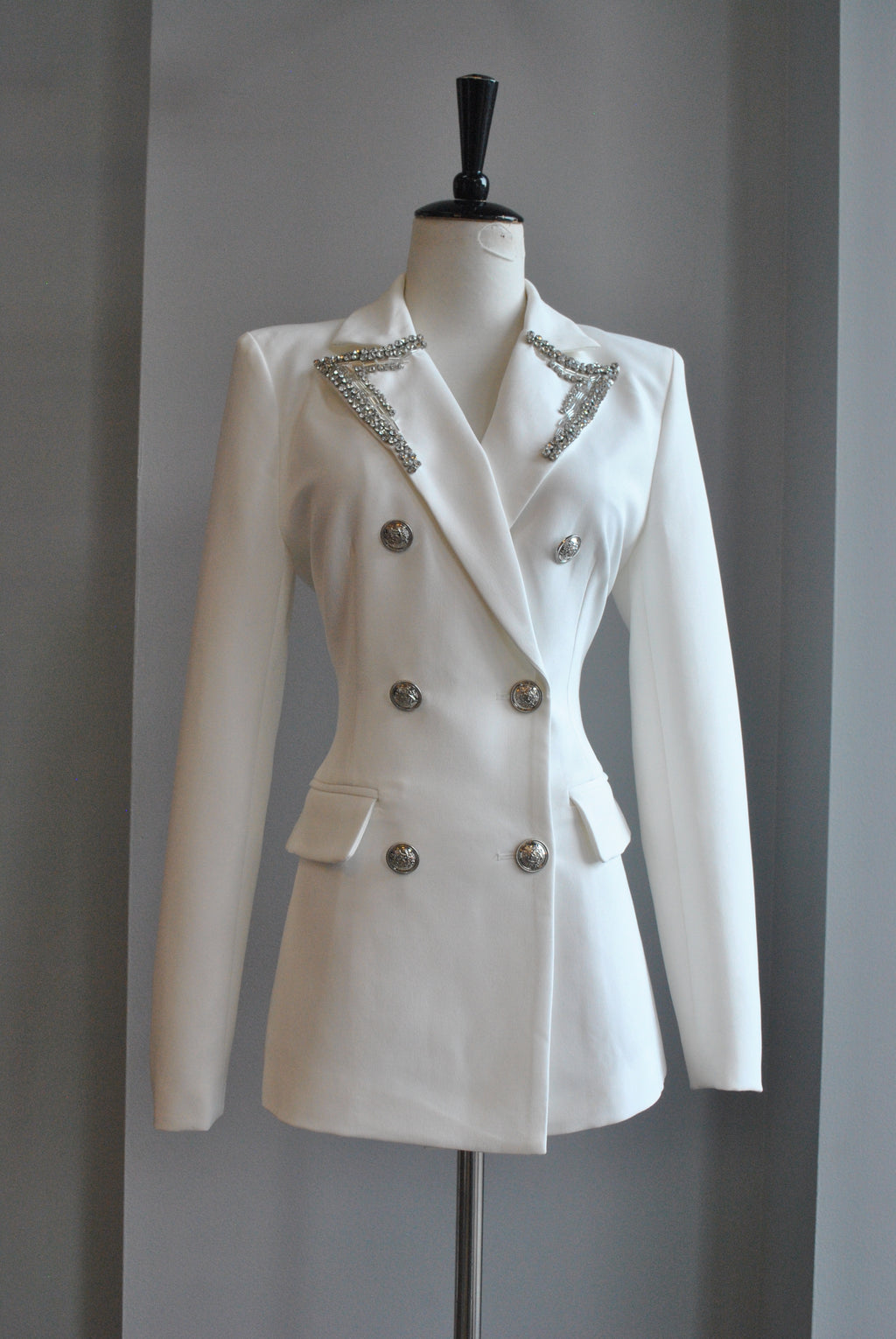 WHITE BLAZER WITH RHINESTONES