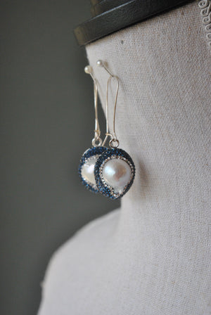 WHITE PEARL AND ROYAL BLUE SWAROVSKI CRYSTALS DROP EARRINGS