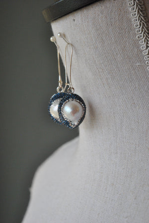 WHITE PEARL AND ROYAL BLUE SWAROVSKI CRYSTALS DROP EARRINGS