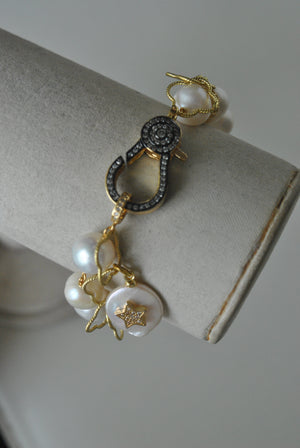 WHITE FRESHWATER PEARLS ON GOLD DOUBLE BRACELET