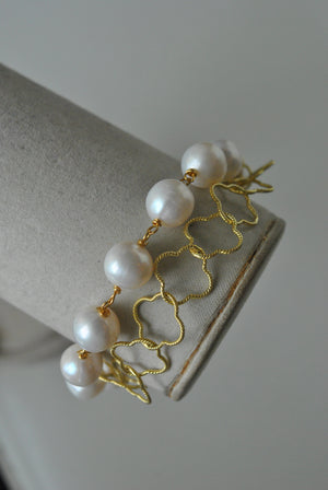 WHITE FRESHWATER PEARLS ON GOLD DOUBLE BRACELET