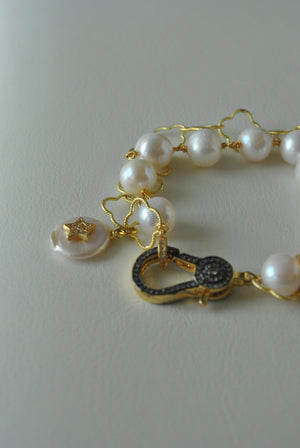 WHITE FRESHWATER PEARLS ON GOLD DOUBLE BRACELET