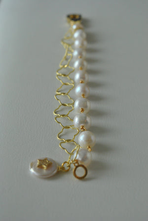 WHITE FRESHWATER PEARLS ON GOLD DOUBLE BRACELET